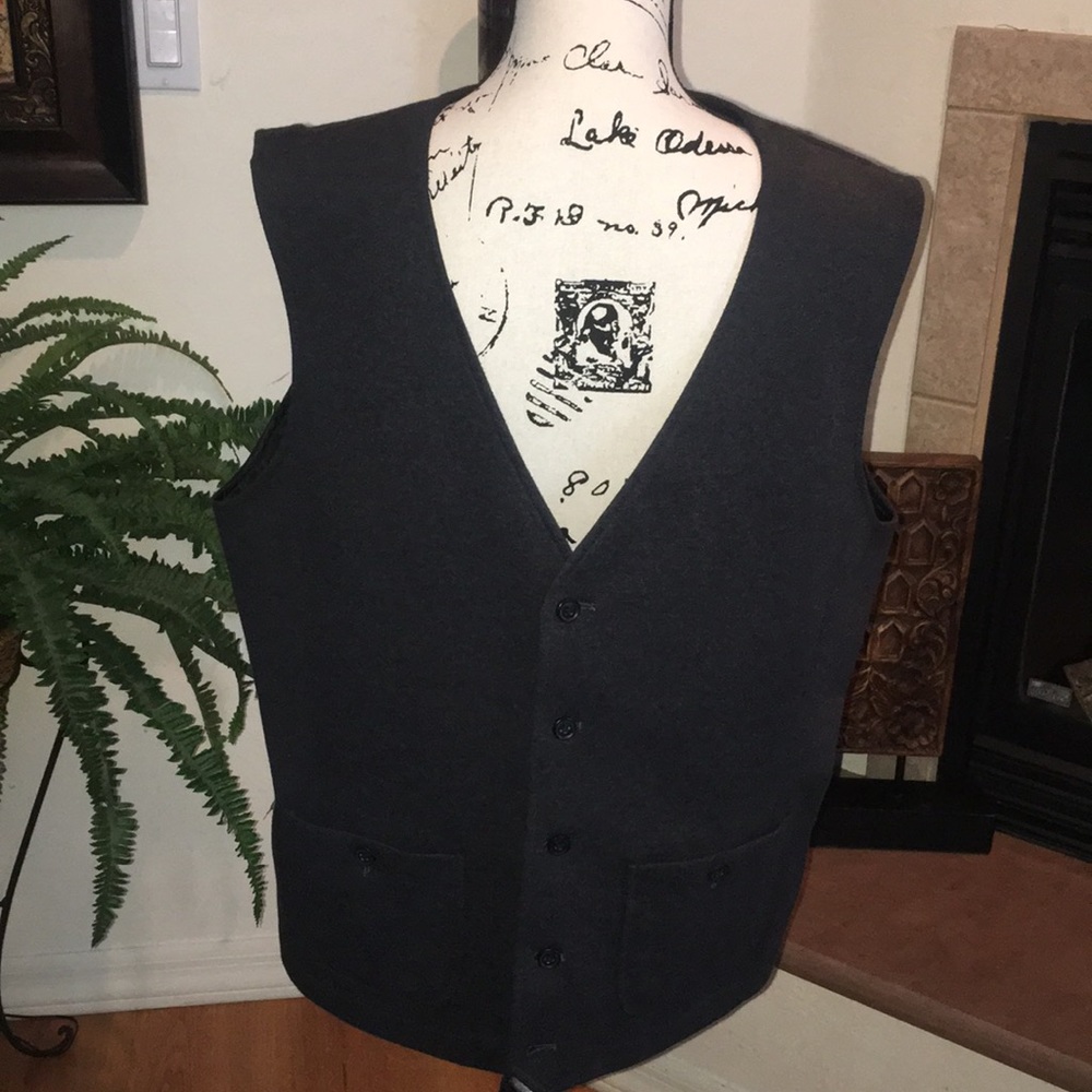 Perry Ellis vests size xlarge